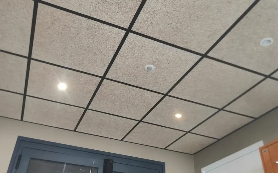 Plafond en dalles après notre passage qui faisait suite à un sinistre dégât des eaux